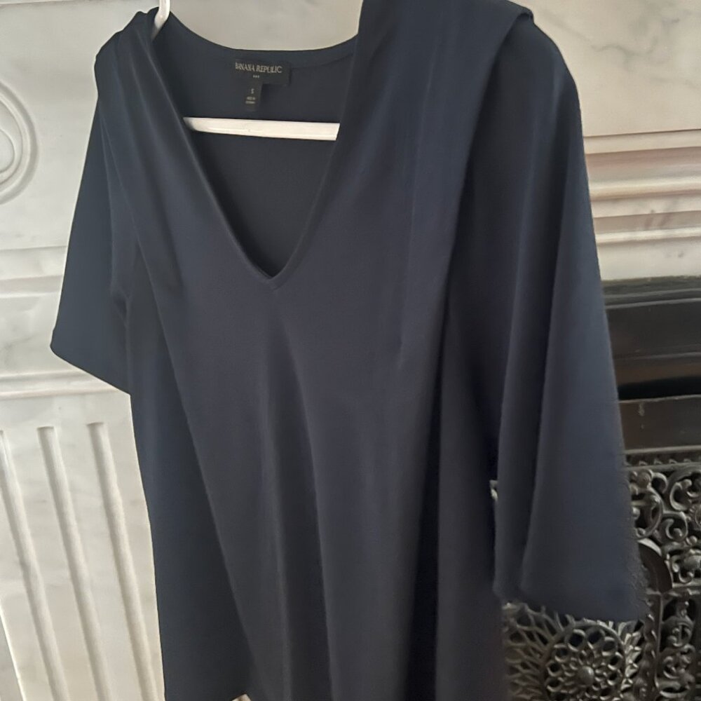 Banana Republic nice basic v-neck shirt